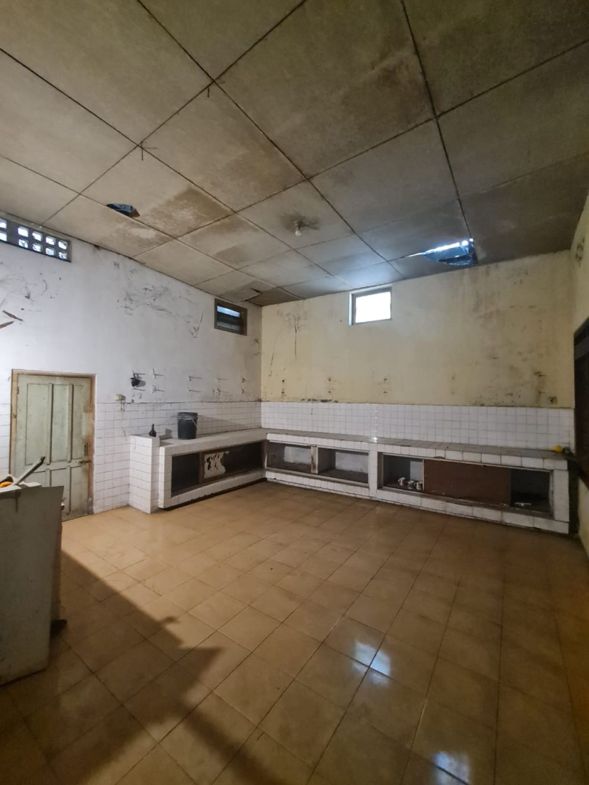 Rumah Lawas Strategis Hitung Tanah, di Jalan dr.Rajiman Laweyan Solo - Foto 3