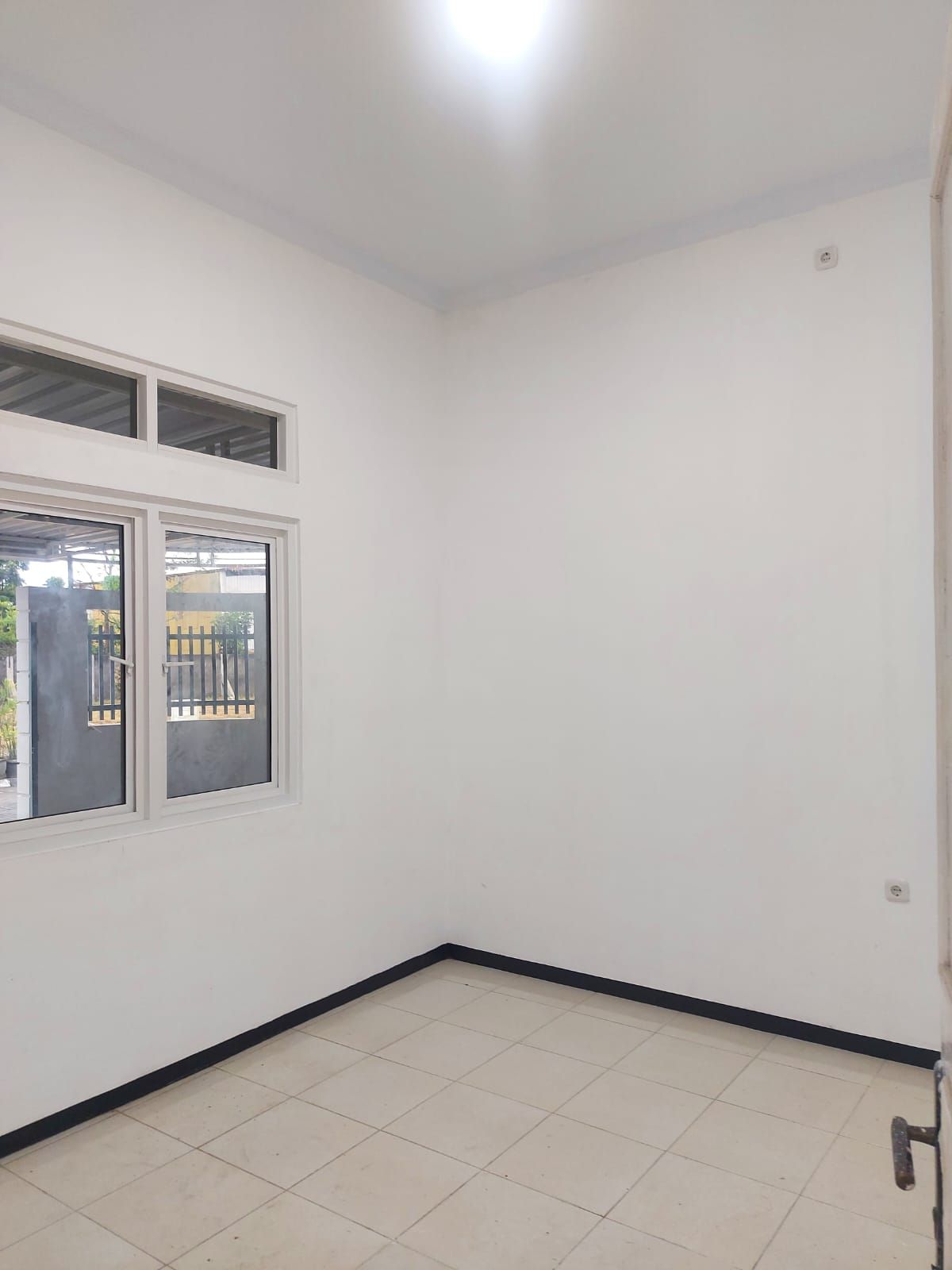 Dijual Rumah Bagus Siap Huni, di Cluster Elit di Pusat Kota Solo Baru - Foto 3