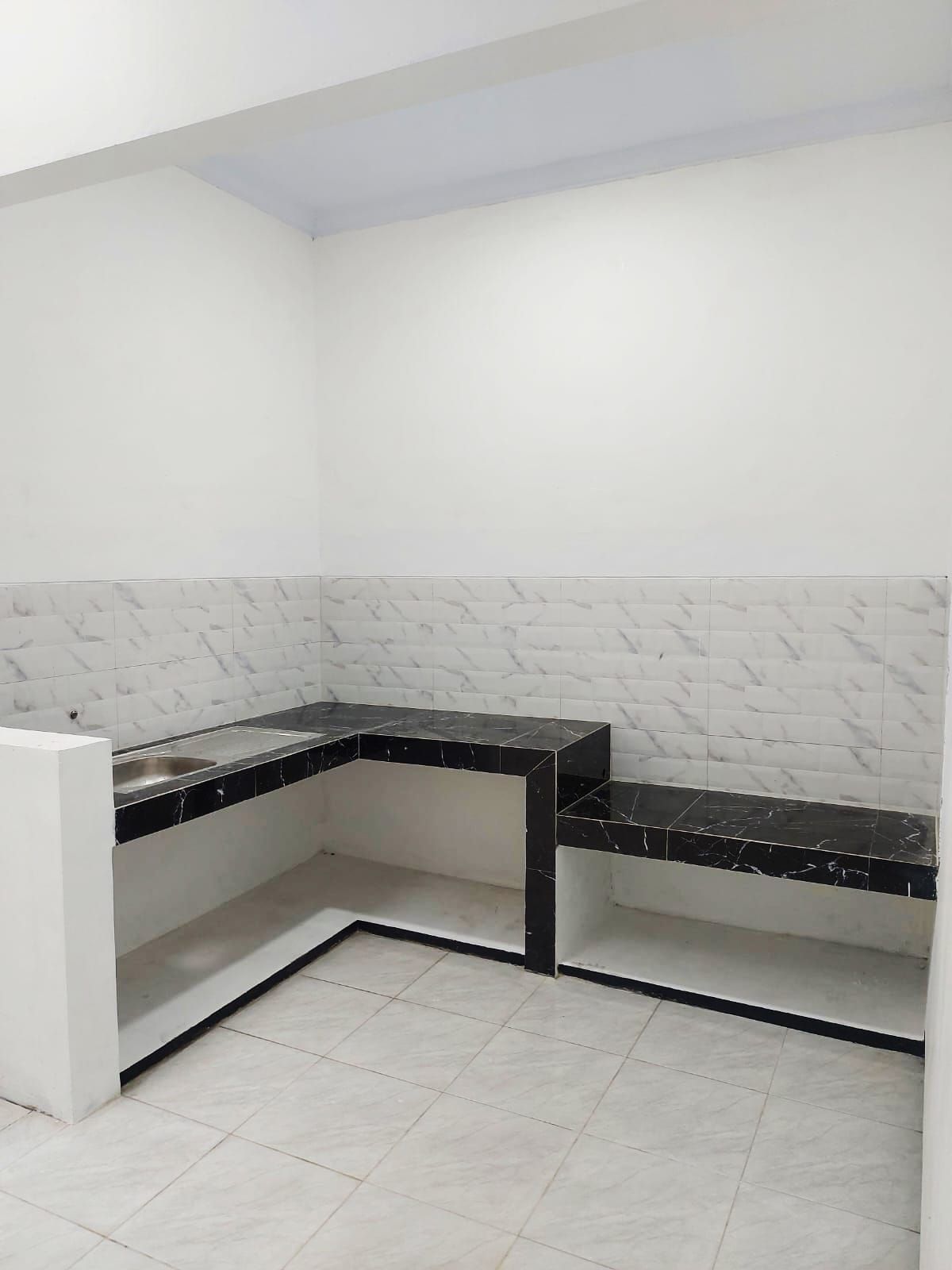 Dijual Rumah Bagus Siap Huni, di Cluster Elit di Pusat Kota Solo Baru - Foto 4