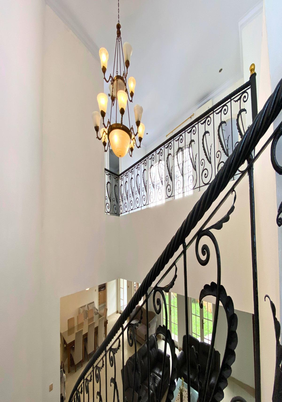 Dijual Rumah Klasik dan Besar Area Jl. Hang Lekir Kebayoran Baru - Foto 2