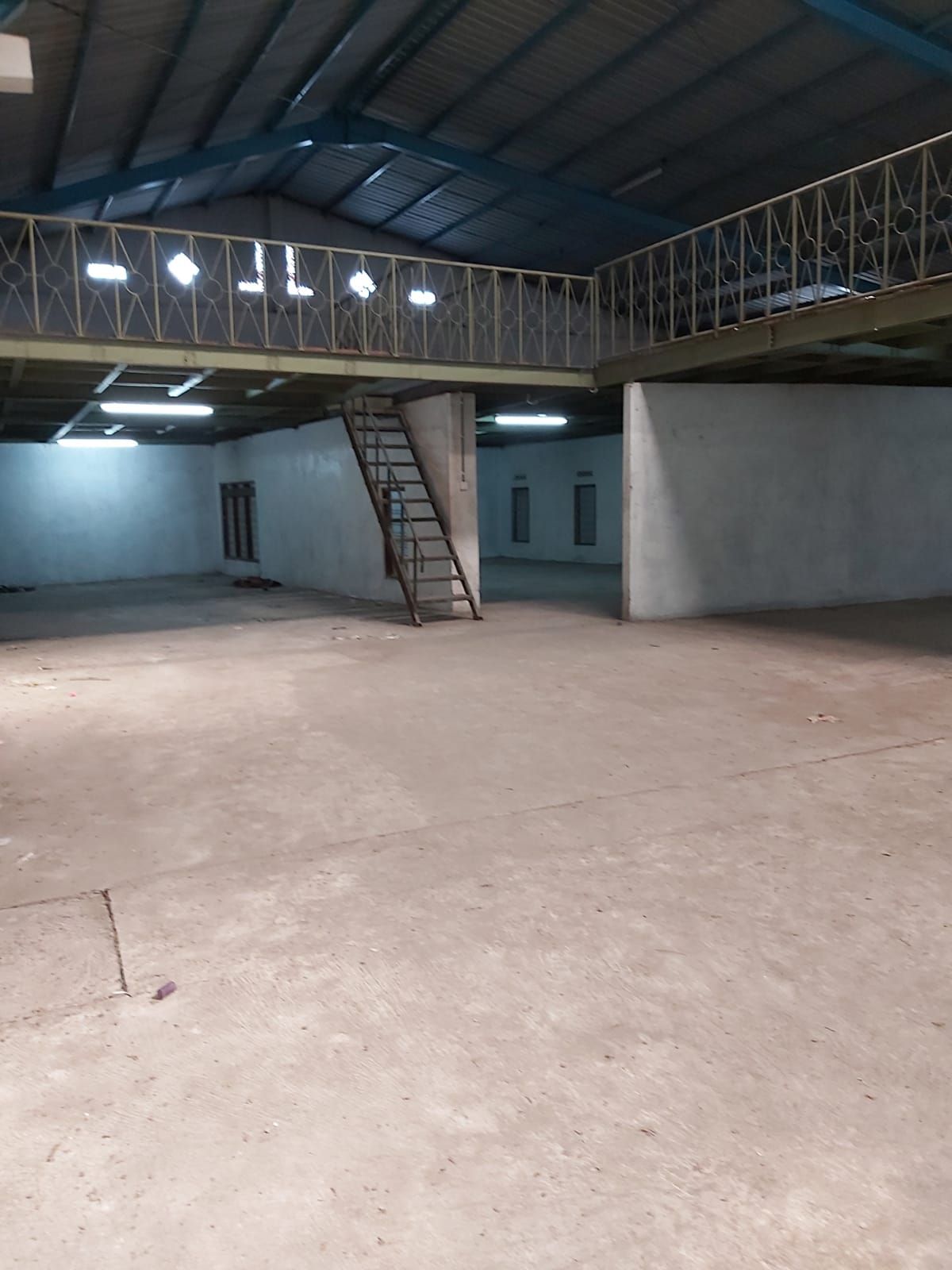 Disewakan Gudang Bagus Strategis Siap Pakai Dekat Dengan Kawasan Niaga Pasar Legi di Banjarsari Solo