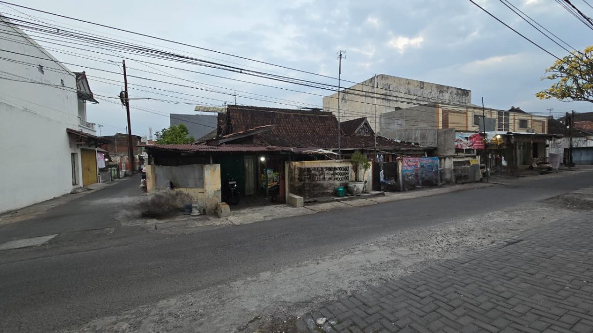 Dijual Rumah Hitung Tanah Strategis, Dekat Jalan Slamet Riyadi di Sondakan Laweyan Solo - Foto 3