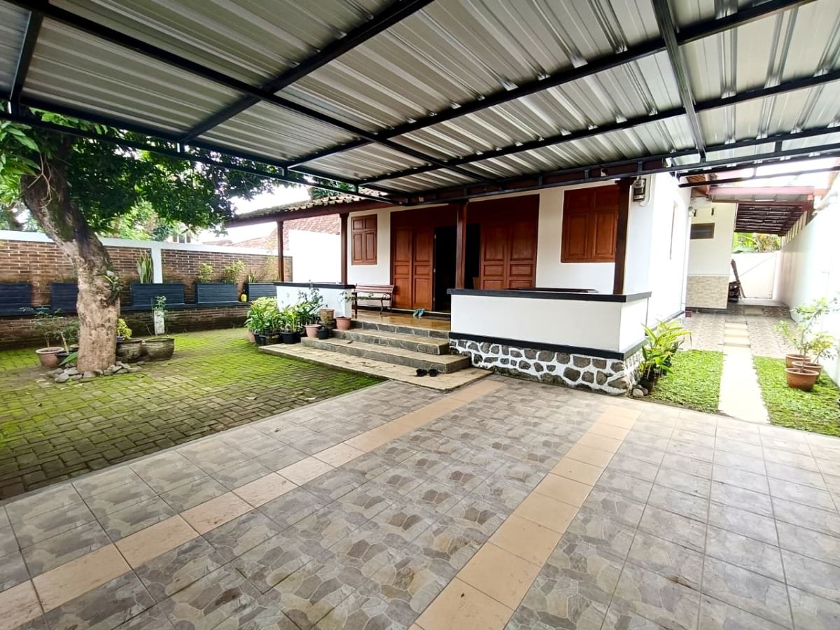 Dijual Rumah Etnik Limasan Kombinasi Modern ( 1½ lantai ) Lokasi di Colomadu, Solo - Foto 2