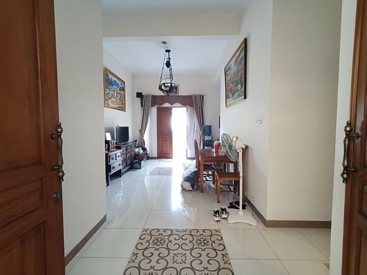 Dijual Rumah Etnik Limasan Kombinasi Modern ( 1½ lantai ) Lokasi di Colomadu, Solo - Foto 4