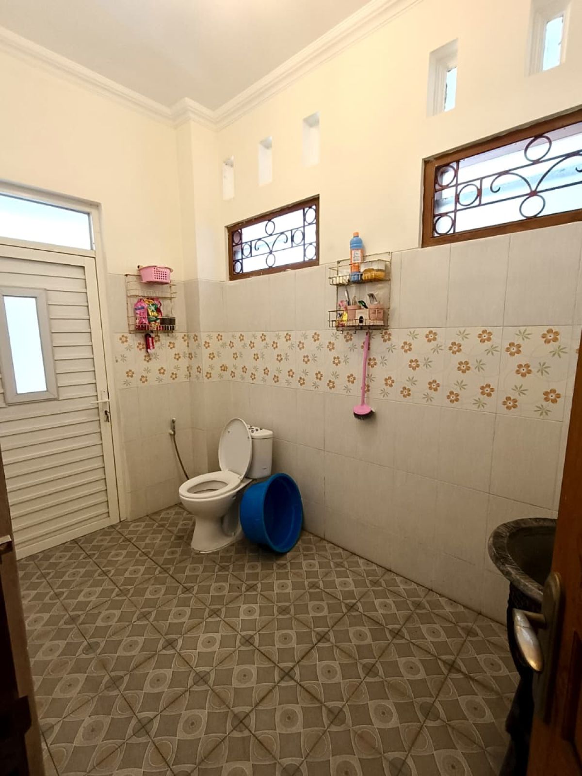 Dijual Rumah Etnik Limasan Kombinasi Modern ( 1½ lantai ) Lokasi di Colomadu, Solo - Foto 7