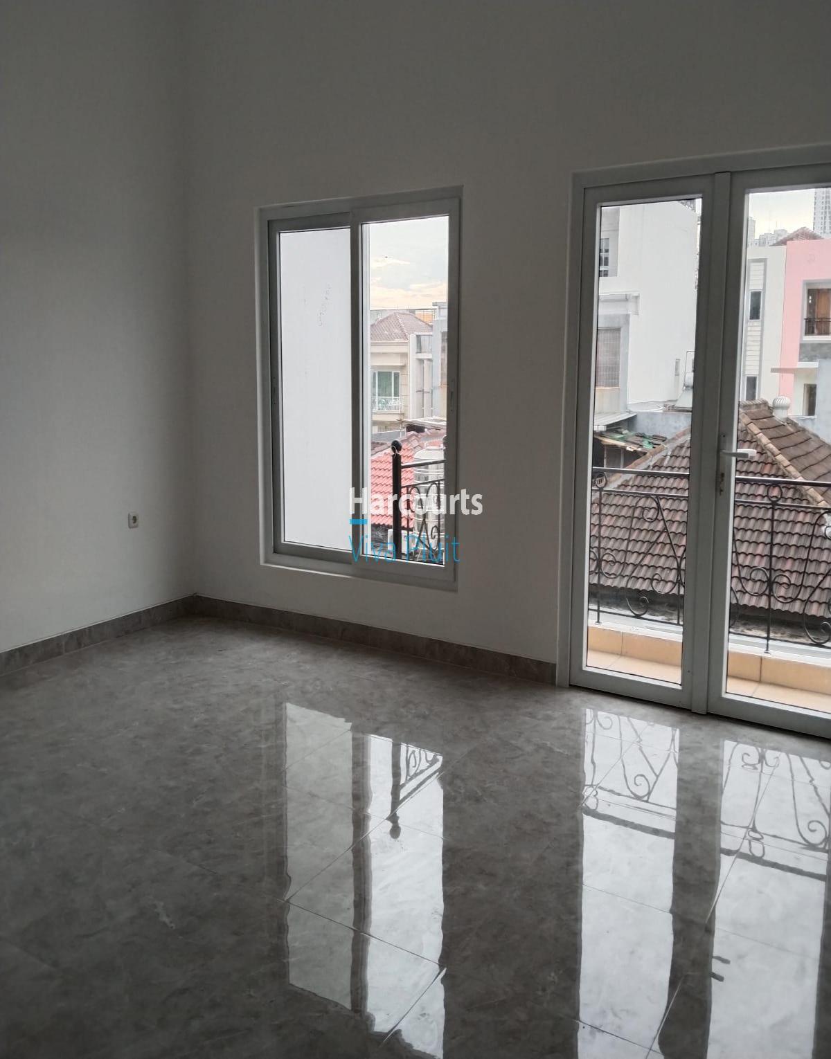 Dijual Rumah 3 Lantai Di Muara Karang. Harga Nego - Foto 2