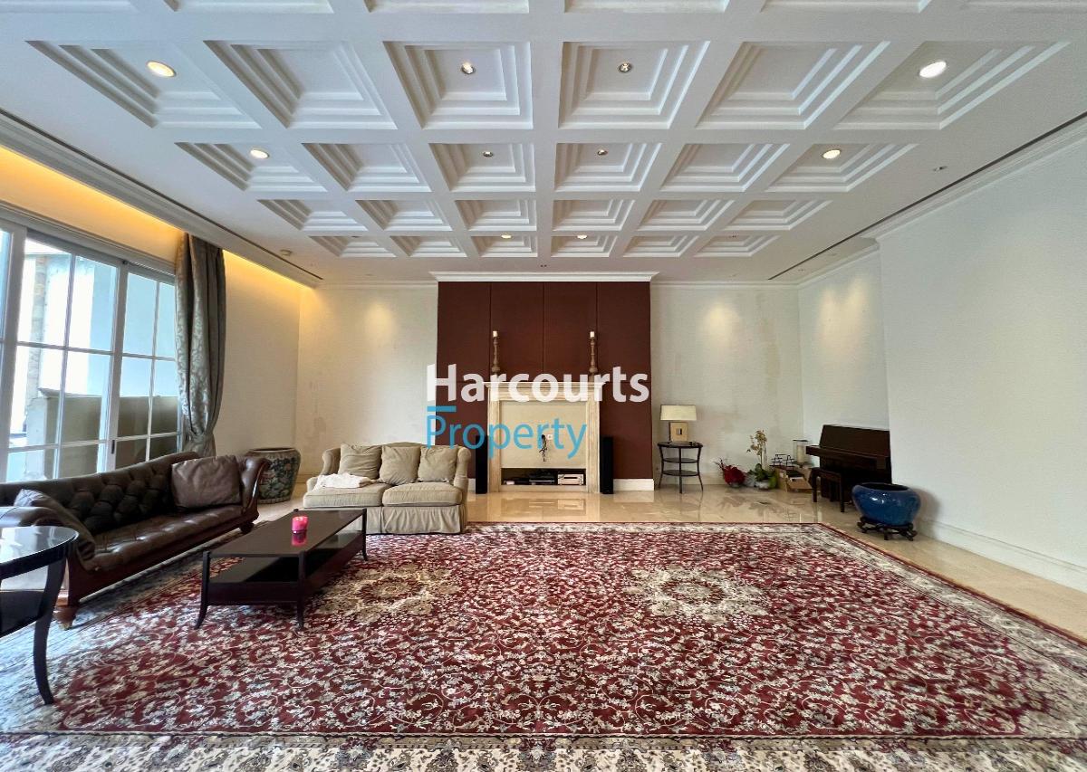 Dijual Rumah Mewah Modern Kawasan Elite di Permata Hijau