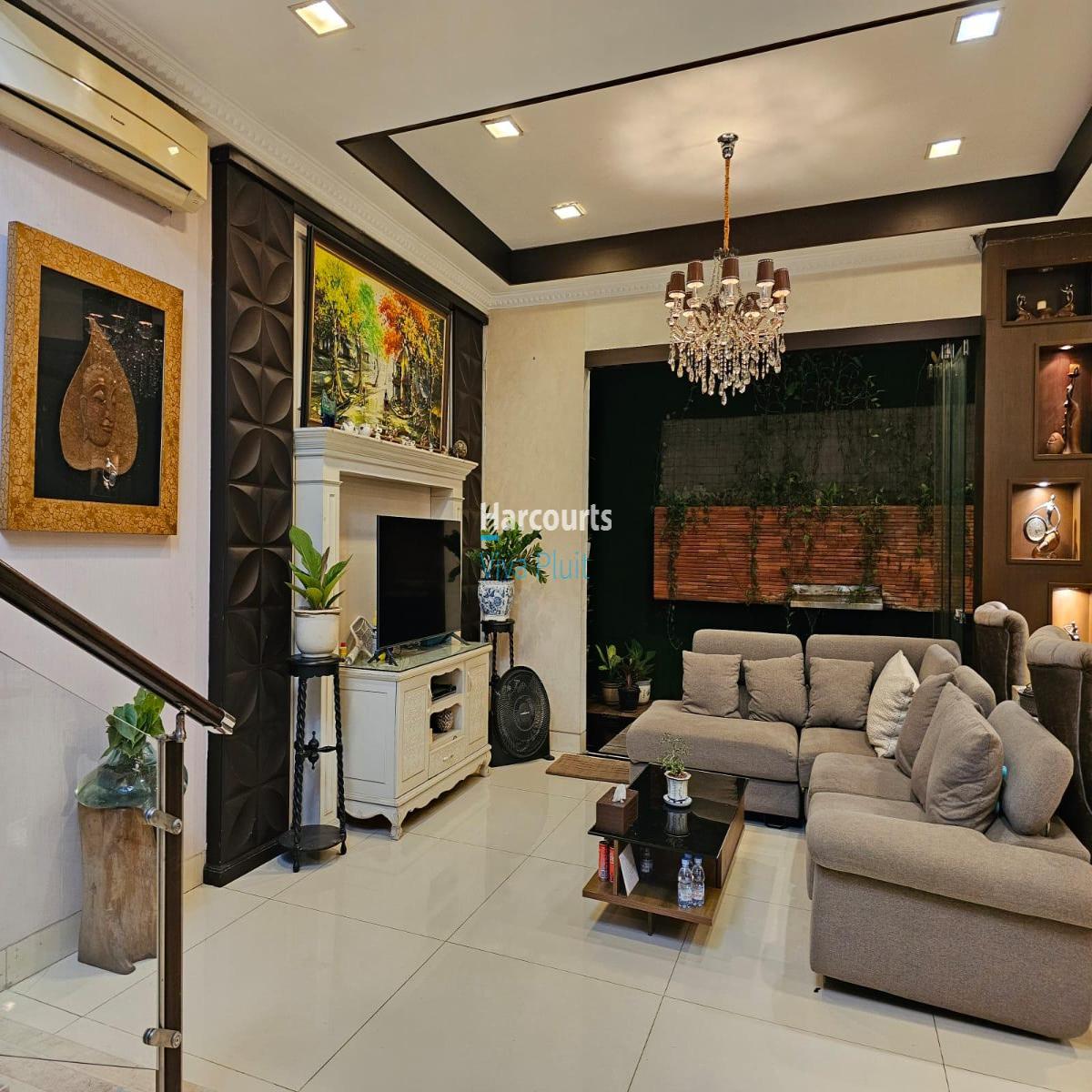 Dijual Rumah Mewah Dan Bagus Di Komplek Premier Mansion, Bandengan. Harga Nego