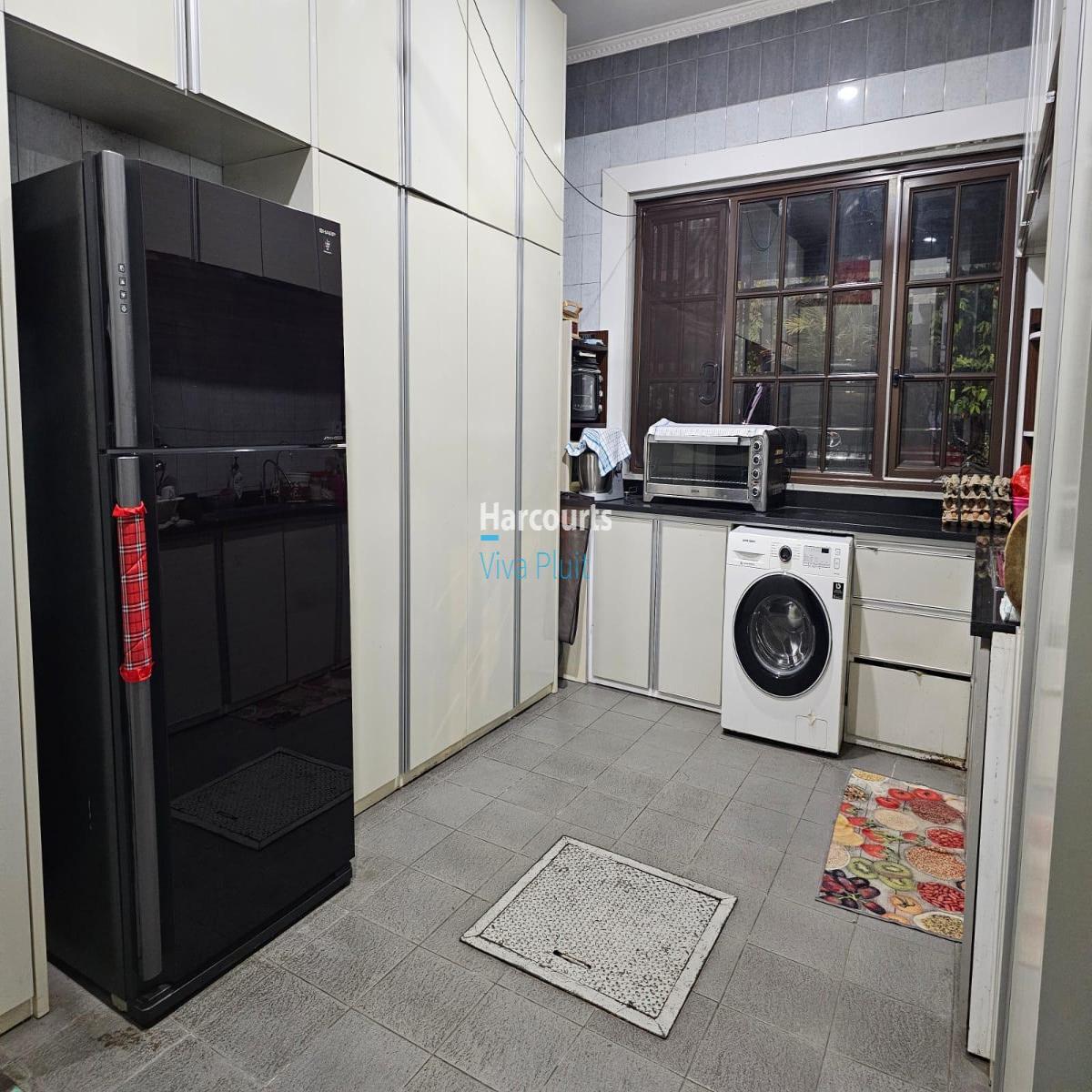 Dijual Rumah Mewah Dan Bagus Di Komplek Premier Mansion, Bandengan. Harga Nego - Foto 4