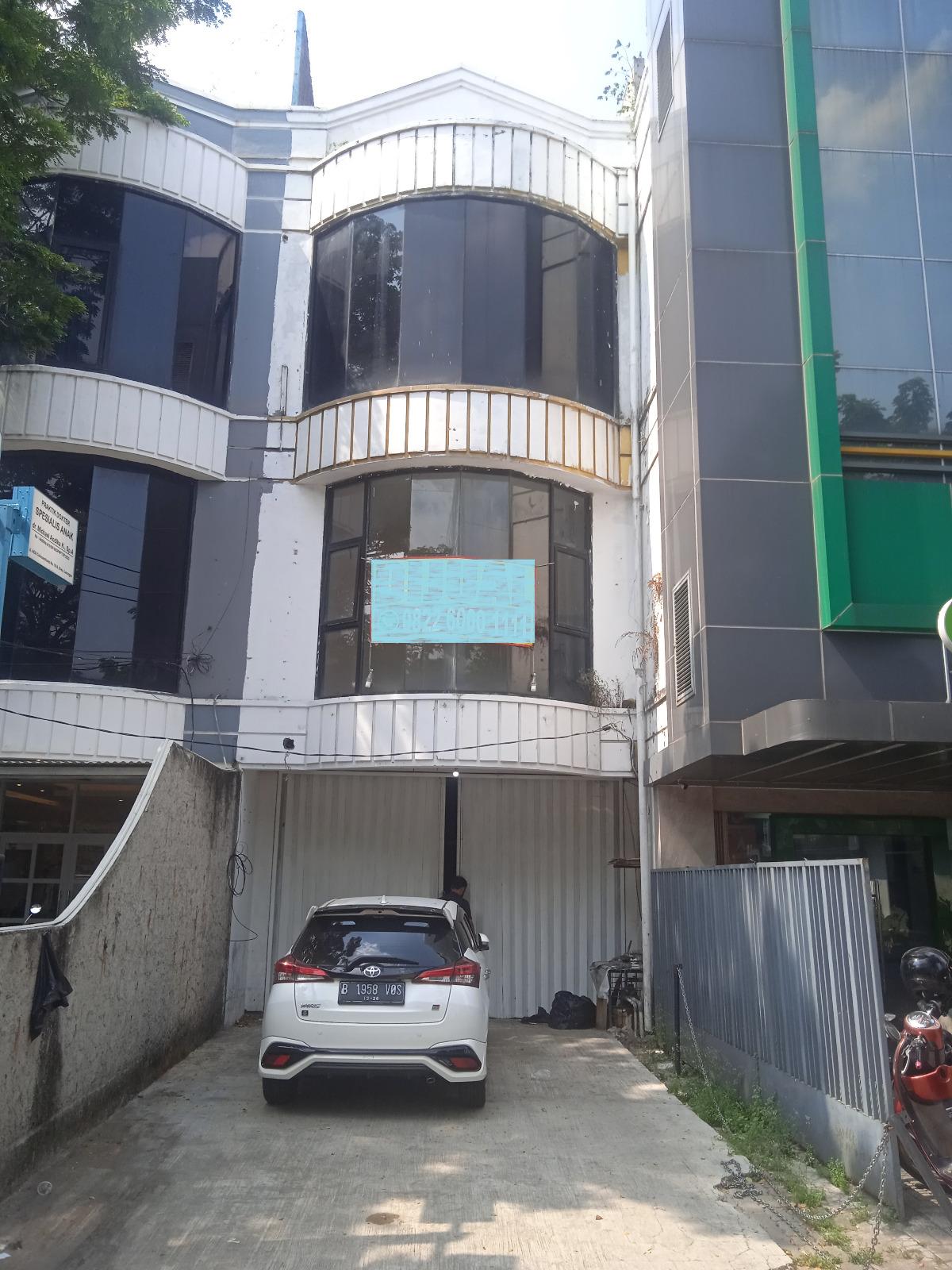 Ruko dijual di perbatasan antara Jakarta Selatan dengan Kota Tangerang