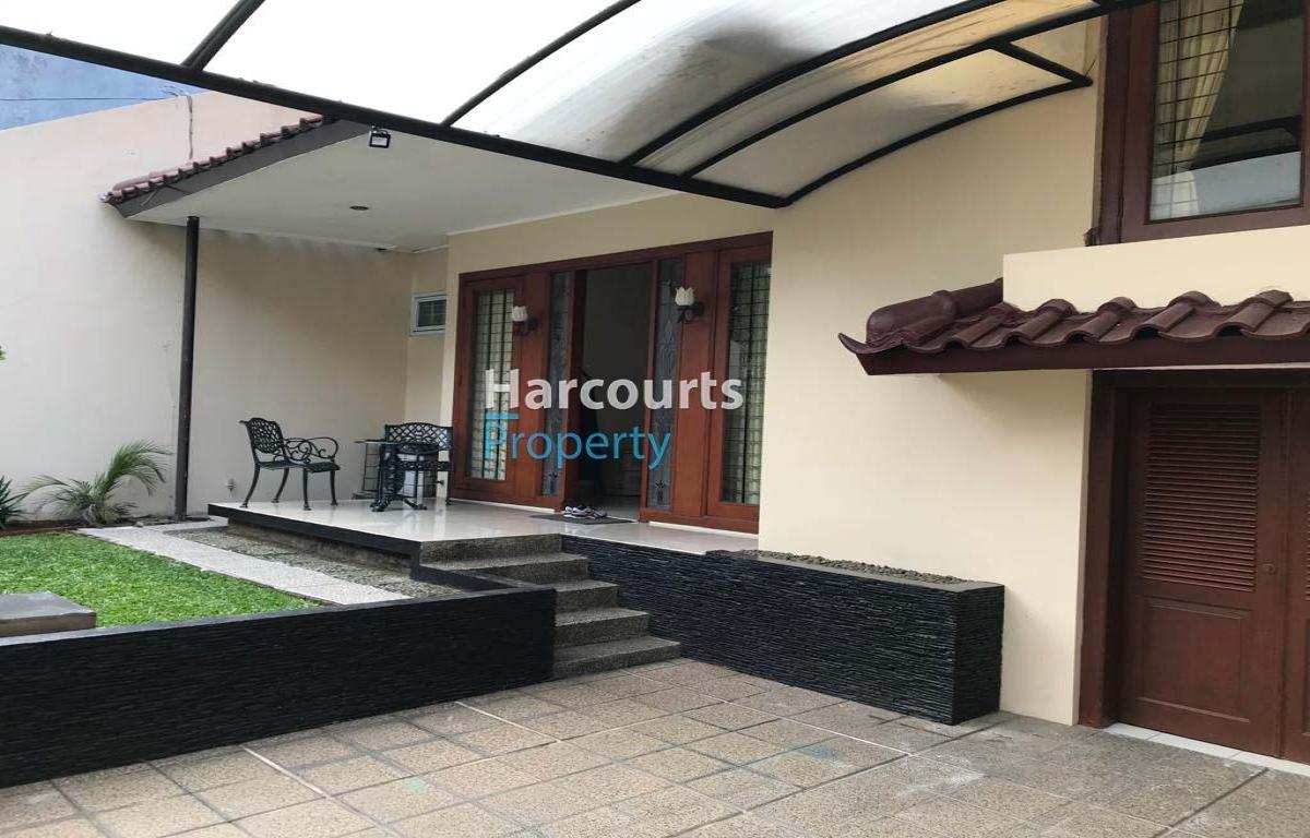 Disewakan Rumah Klasik Terawat Area Jl. Pondok Hijau Pondok Indah