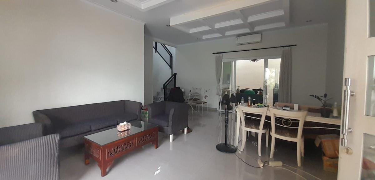 Dijual Rumah Luas 243 m² dan Mewah di Perumahan Ciputat Baru, Tangerang Selatan - Foto 4