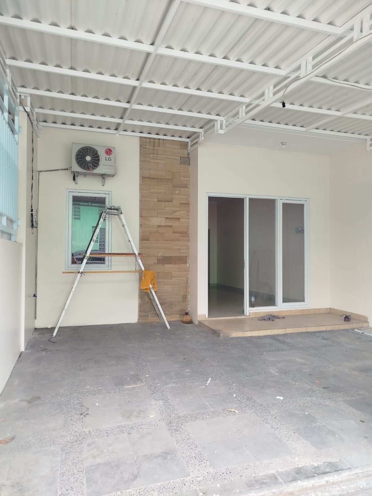 Disewakan Rumah Bagus 2 Lantai Strategis Siap Pakai, Dekat Dengan Luwes Gentan Solo - Foto 2