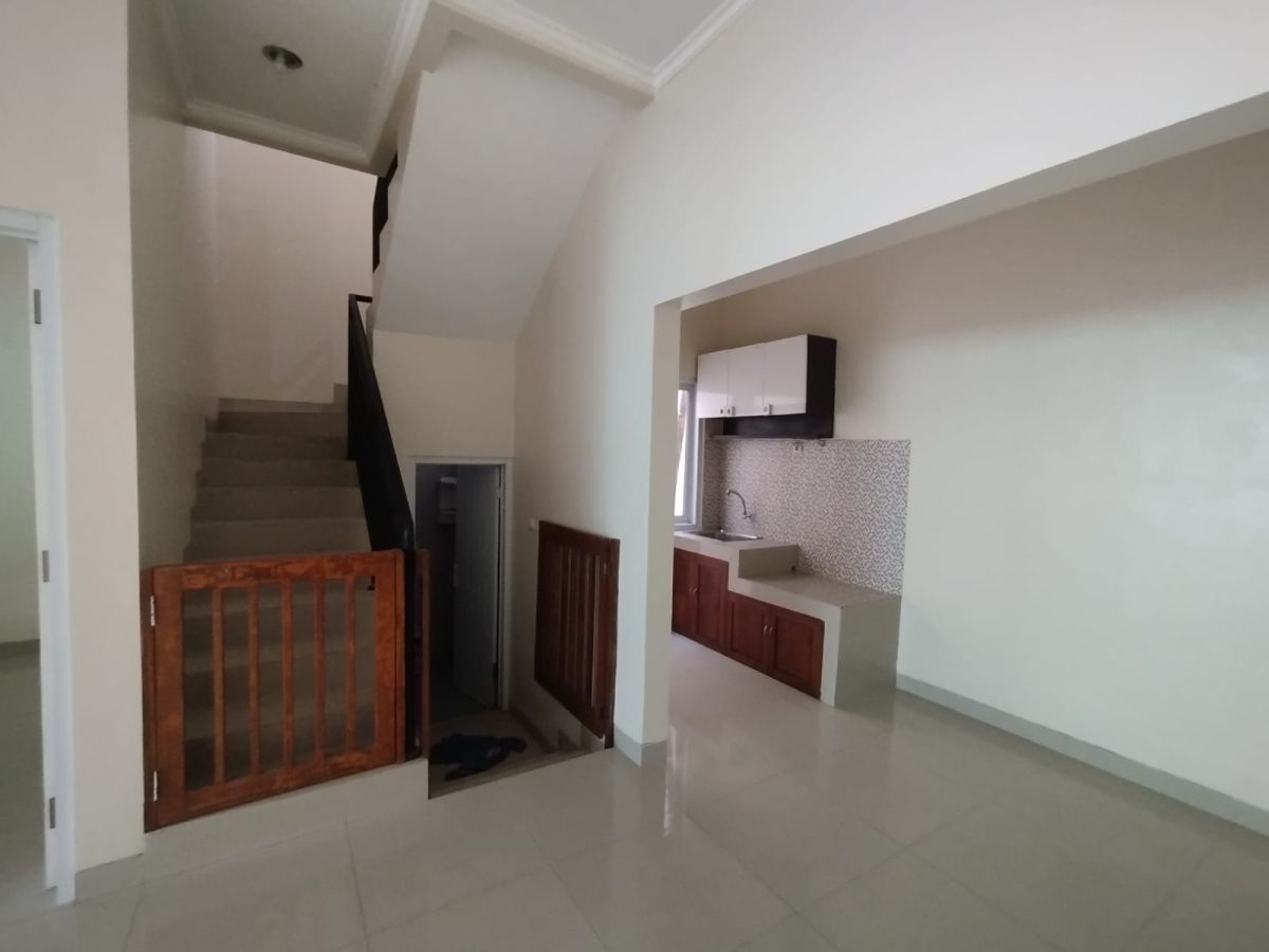 Disewakan Rumah Bagus 2 Lantai Strategis Siap Pakai, Dekat Dengan Luwes Gentan Solo - Foto 5