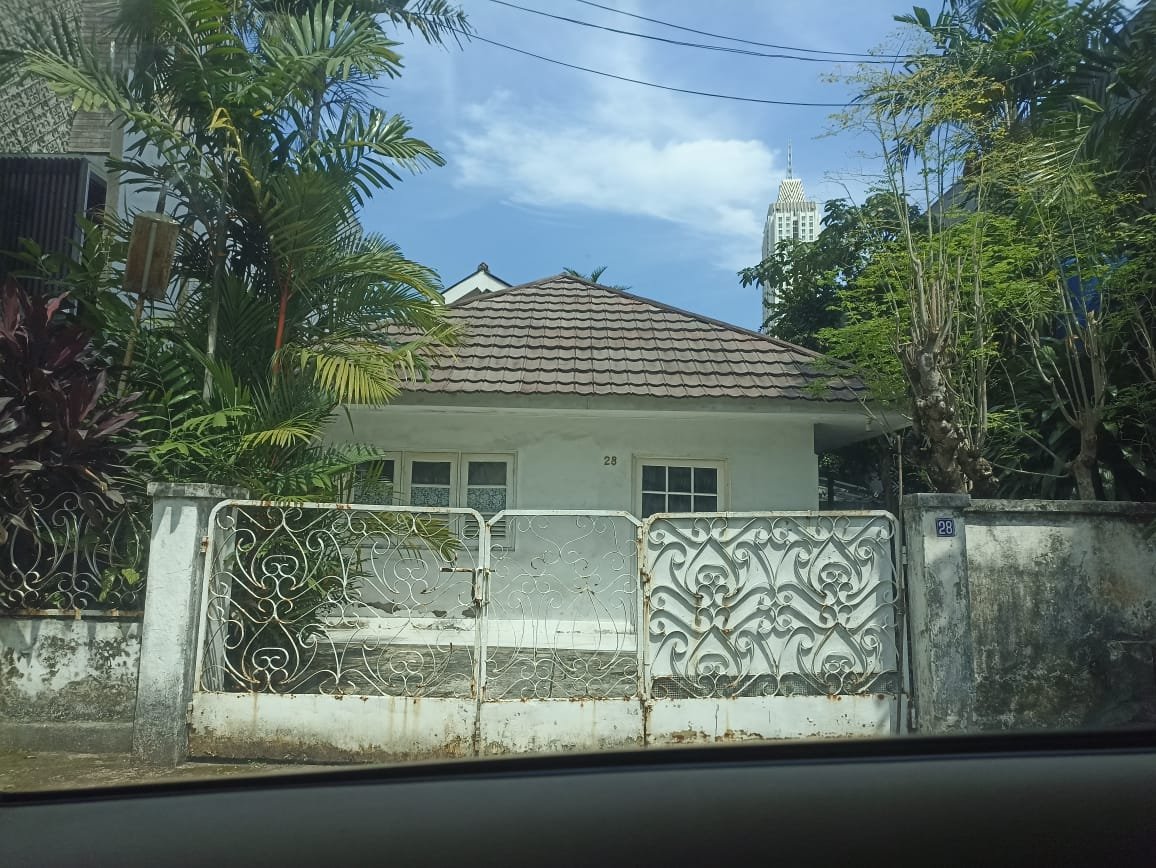 Dijual rumah murah butuh renovasi di Kebayoran Baru Jakarta Selatan