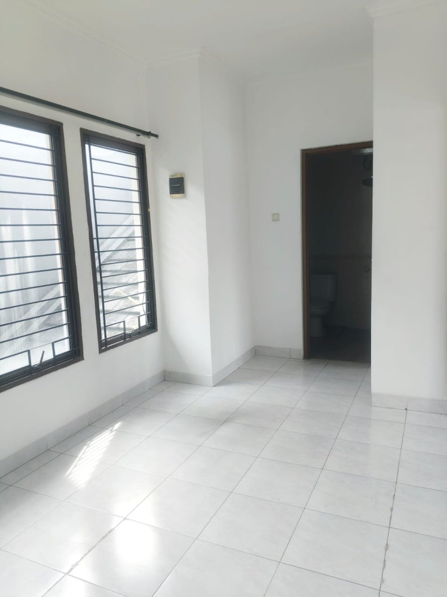 Disewakan rumah di Emerald Bintaro Jaya Tangerang Selatan - Foto 2
