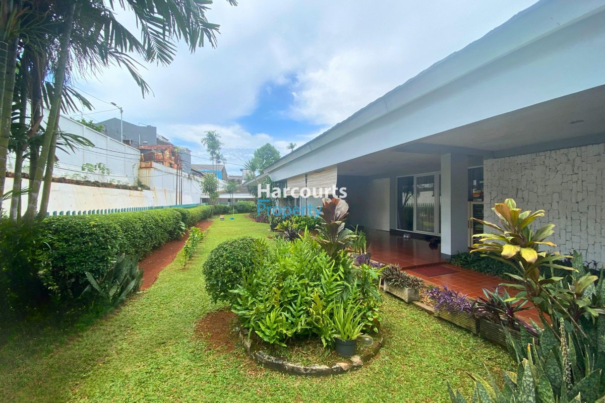 Dijual Rumah Klasik Bagus dan Terawat Lingkungan Asri Jl. Bangka Duren, Jakarta Selatan