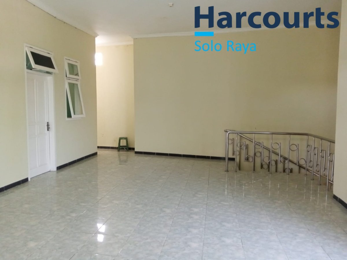 Dijual Rumah Bagus 2 Lantai Siap Huni di Perumahan Bergengsi Dekat Mall The Park, Solo Baru - Foto 2