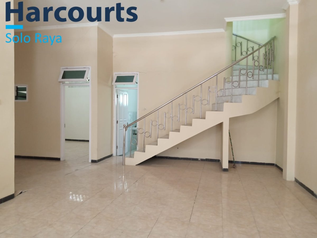 Dijual Rumah Bagus 2 Lantai Siap Huni di Perumahan Bergengsi Dekat Mall The Park, Solo Baru - Foto 5