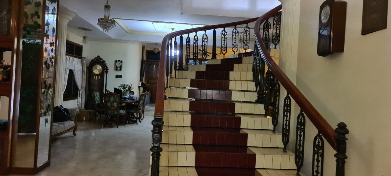 Jual Rumah luas 3 lantai di Tomang Jakarta Barat (RR)