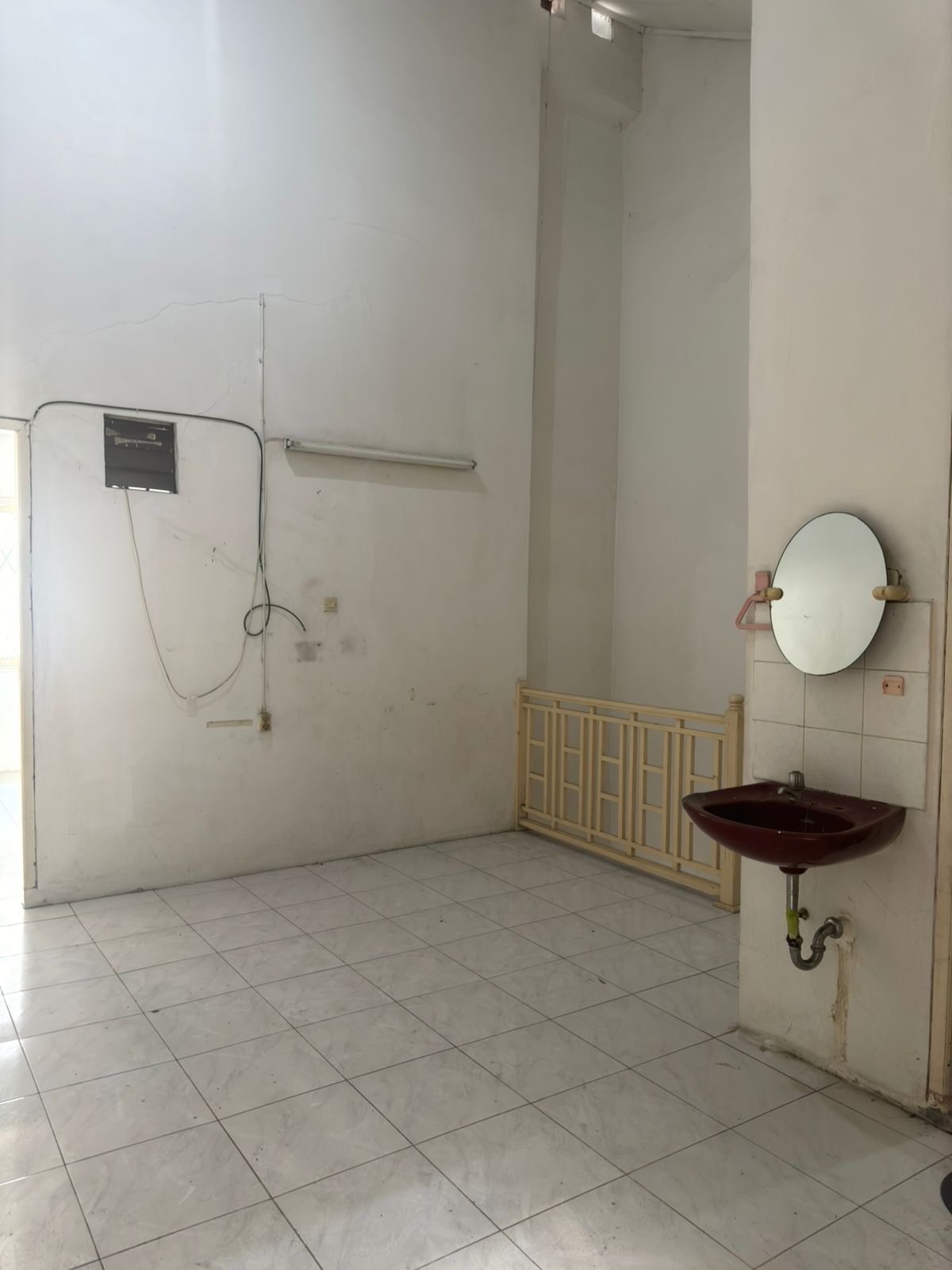 Jual Cepat Rumah bagus 2 lantai Siap Huni di Tomang Jakarta Barat (RR) - Foto 6