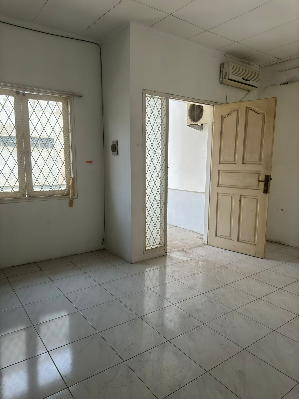 Jual Cepat Rumah bagus 2 lantai Siap Huni di Tomang Jakarta Barat (RR) - Foto 2