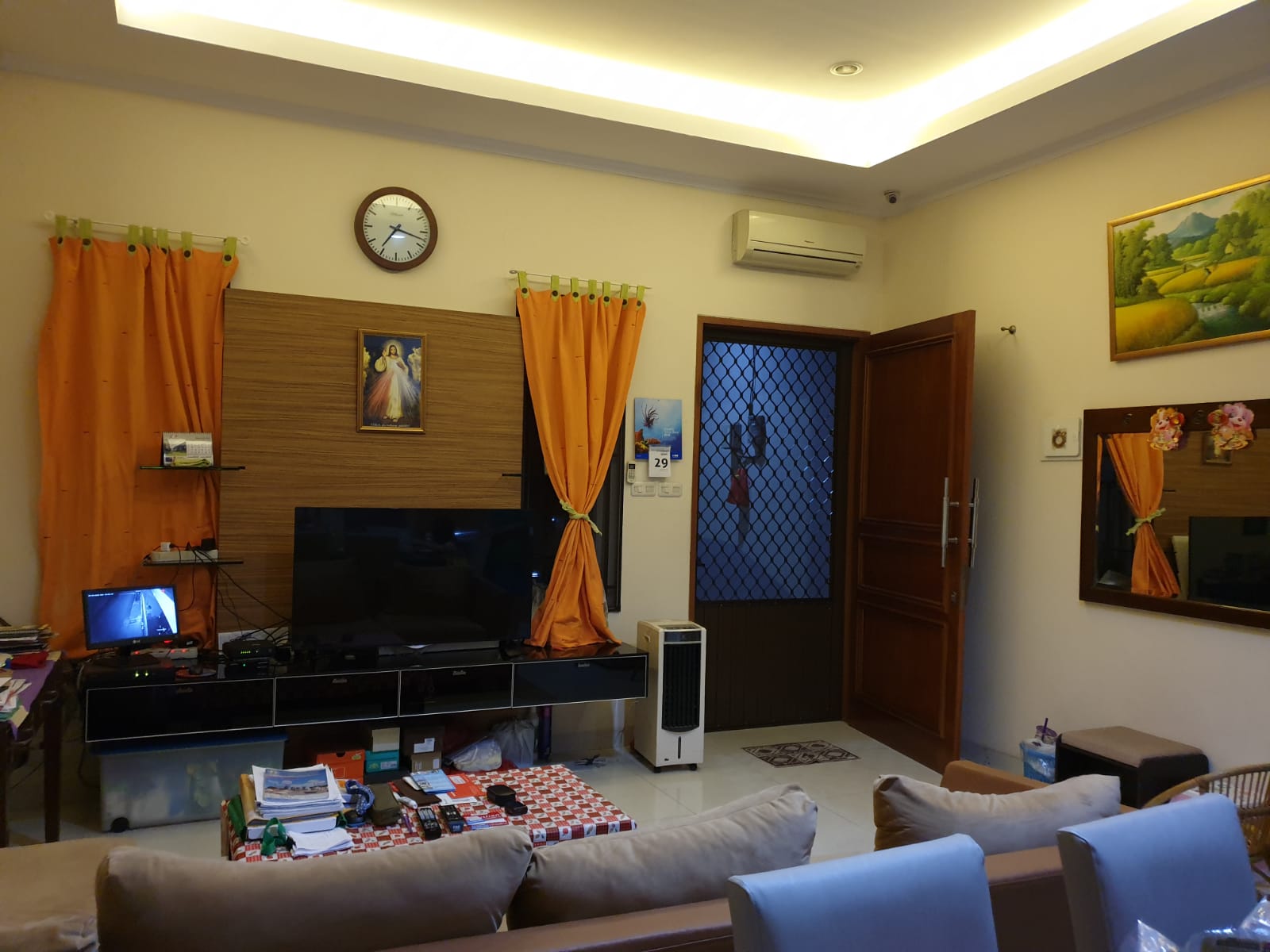 Jual Cepat Rumah kondisi rapi di daerah Tomang Asli, Jakarta Barat (NC)