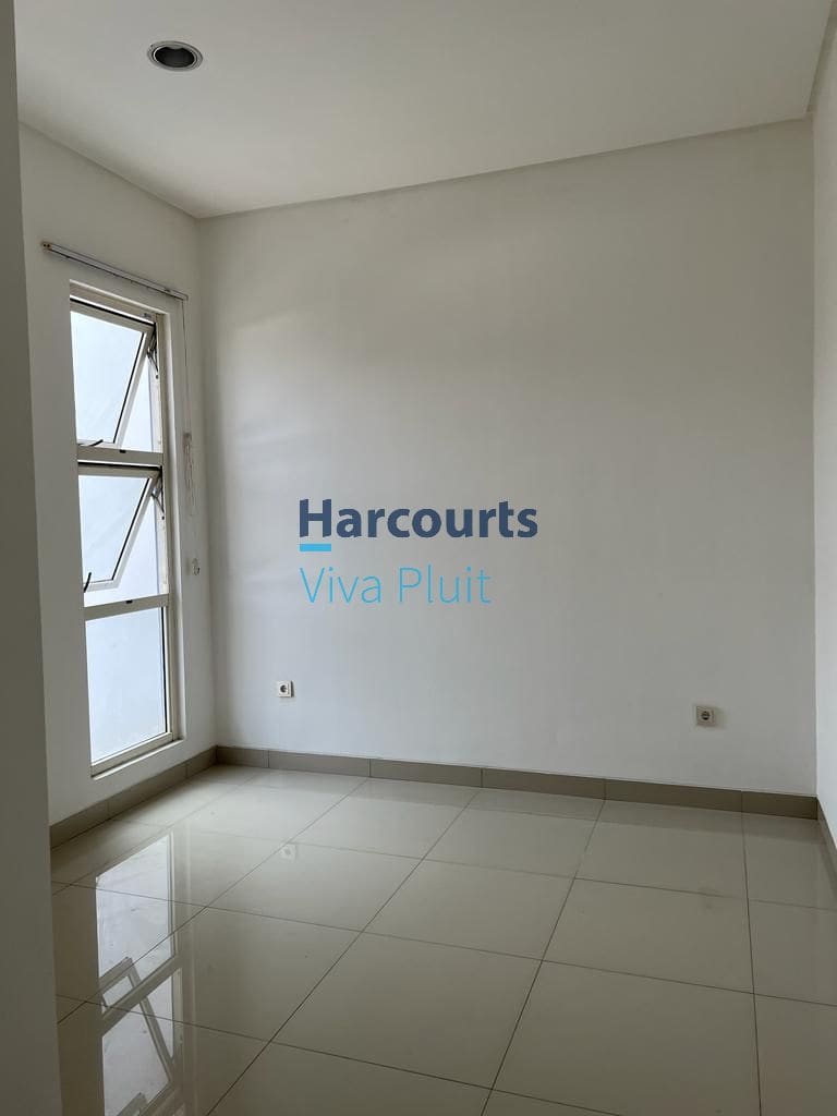 Disewa Rumah Golf Lake Residence Cluster San Lorenzo. Siap Huni Nego!