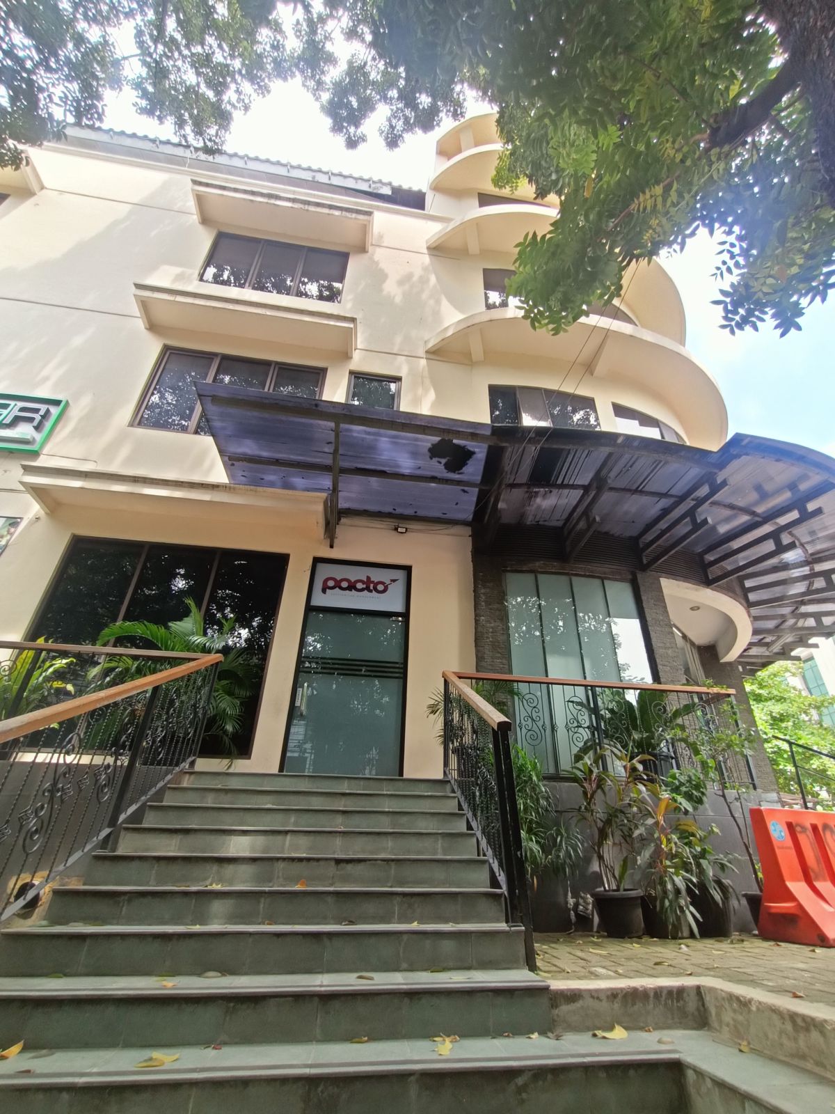 Gedung kantor 4 lantai dijual di Taman Kemang, Mampang Prapatan Jakarta Selatan (BM)