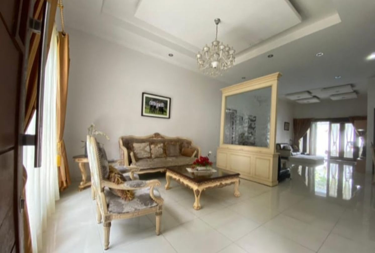 Ruko terawat 3 lantai dijual menghadap utara di Kaliurang KM. 8, Sleman, Yogyakarta (BM) - Foto 2