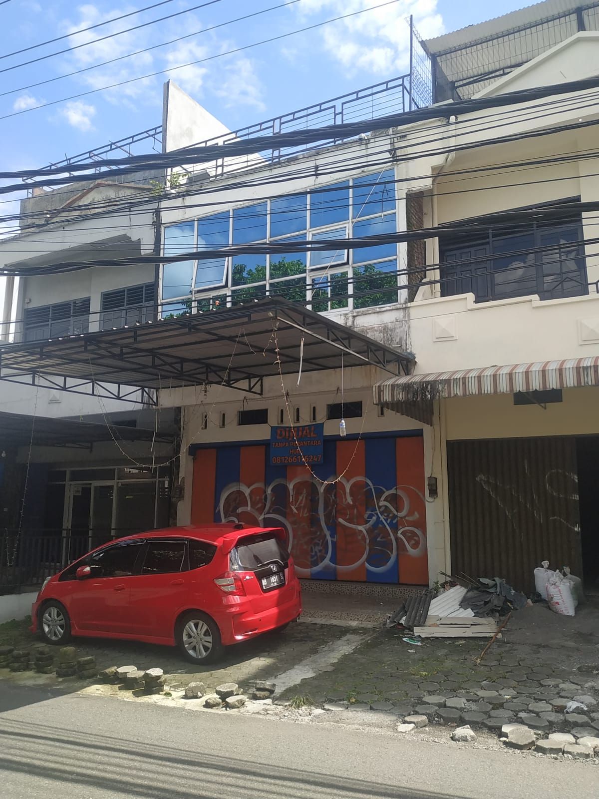 Ruko terawat 3 lantai dijual menghadap utara di Kaliurang KM. 8, Sleman, Yogyakarta (BM) - Foto 3