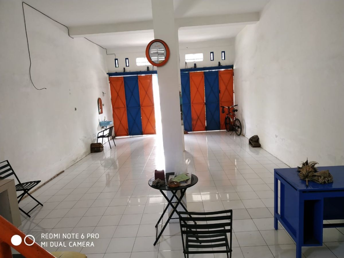 Ruko terawat 3 lantai dijual menghadap utara di Kaliurang KM. 8, Sleman, Yogyakarta (BM)