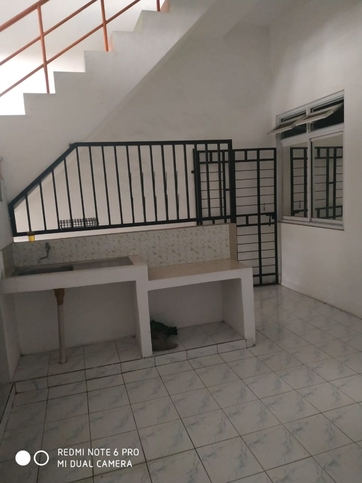 Ruko terawat 3 lantai dijual menghadap utara di Kaliurang KM. 8, Sleman, Yogyakarta (BM) - Foto 5