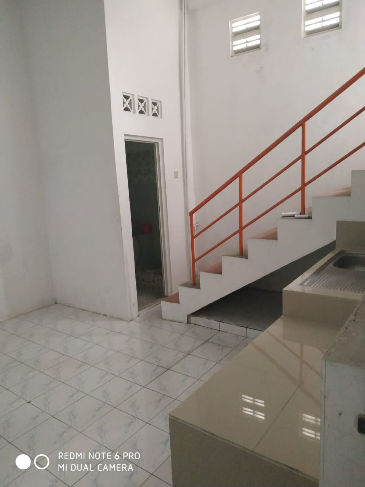 Ruko terawat 3 lantai dijual menghadap utara di Kaliurang KM. 8, Sleman, Yogyakarta (BM) - Foto 6