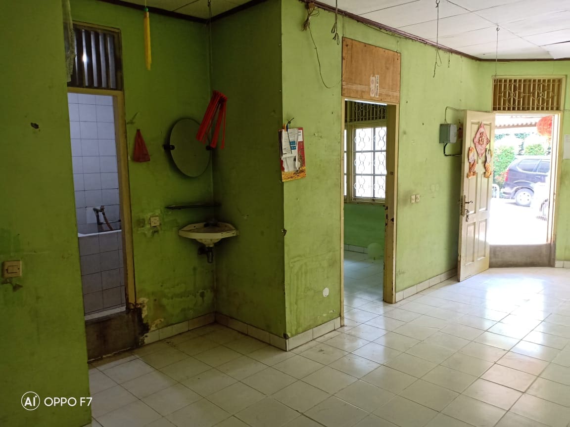 Dijual Rumah Tua Taman Semanan Kalideres, Jakarta Barat. Harga Murah