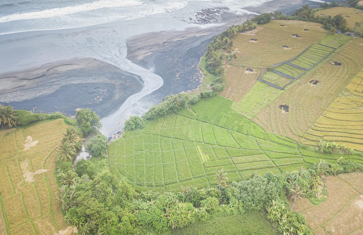 Massive absolute beachfront plot in Pasut - Foto 5