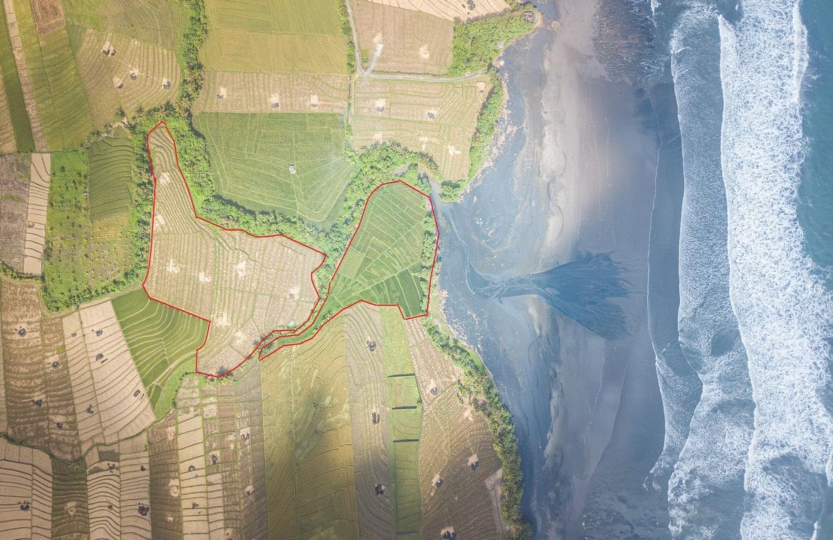 Massive absolute beachfront plot in Pasut - Foto 6