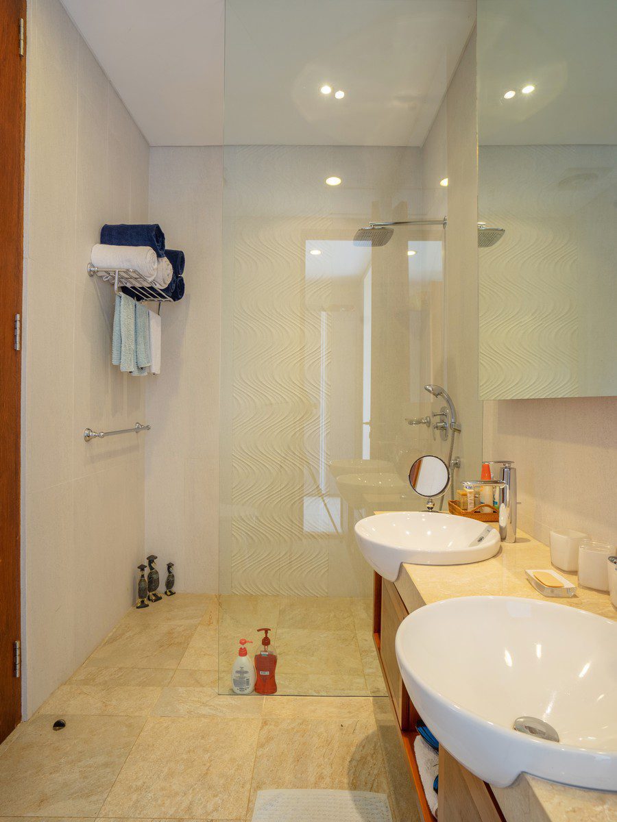 Panoramic views of the turquoise blue Indian ocean - Foto 18