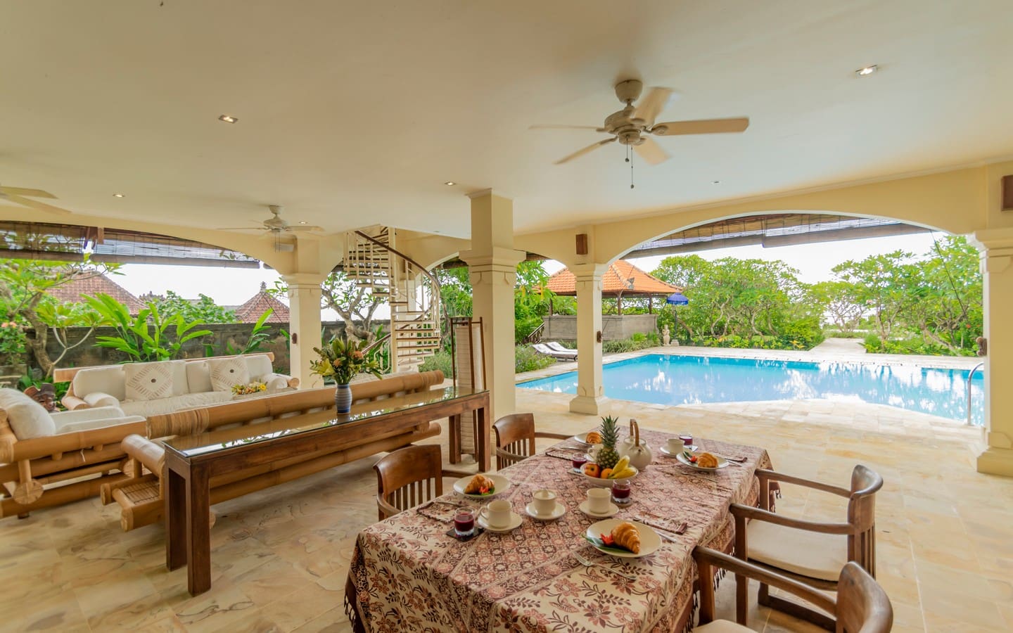 Beachfront Masterpiece With Ocean & Mountain Views - Foto 8