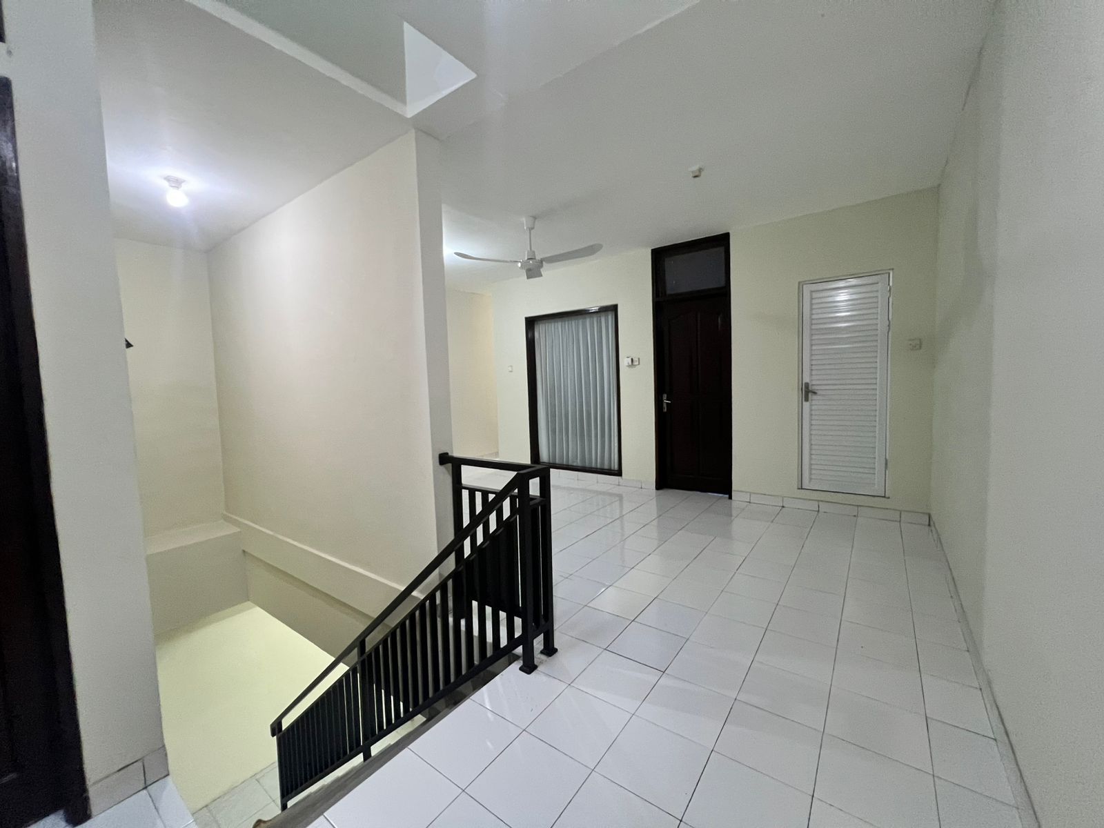 Jual Cepat Rumah Baru Siap Huni di Samping Jalan Besar Tomang Grogol Petamburan Jakarta Barat (DI) - Foto 10