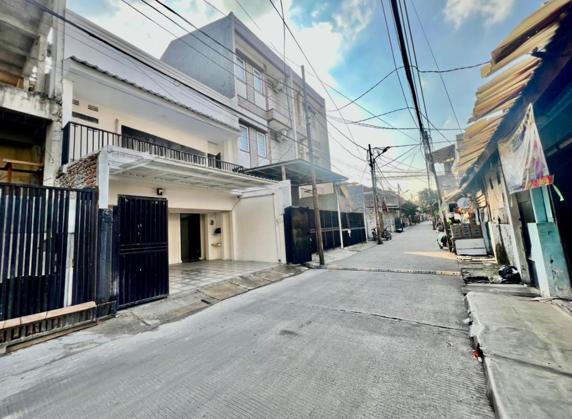 Jual Cepat Rumah Baru Siap Huni di Samping Jalan Besar Tomang Grogol Petamburan Jakarta Barat (DI)