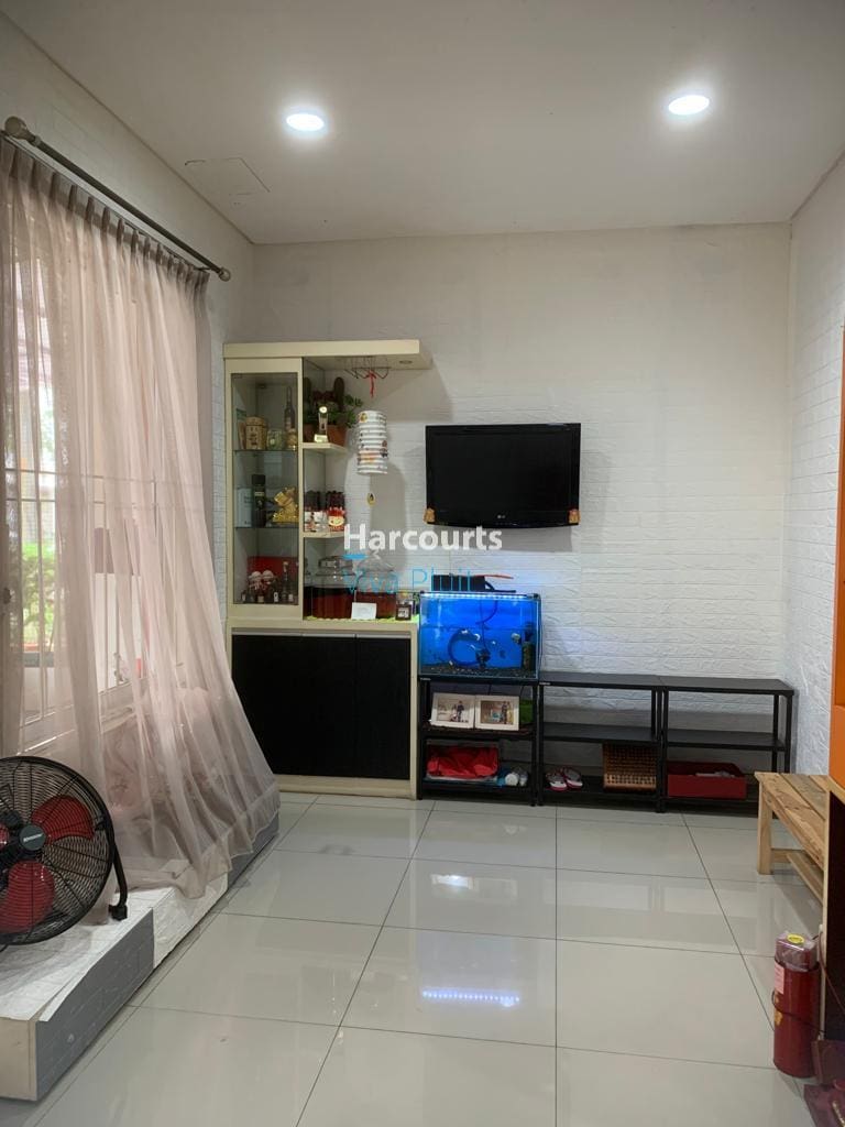 Dijual Cepat Rumah Di Golf Lake Residence Cluster Pine Hills. Harga Murah! - Foto 2