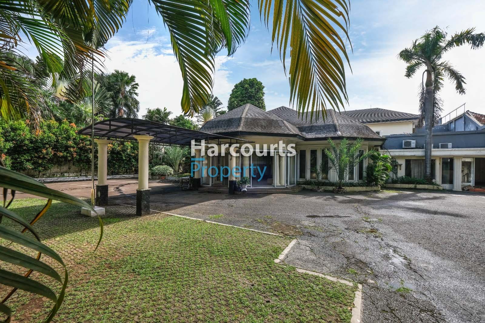 Dijual Rumah Klasik Halaman Luas Bak Istana Kawasan Elite dekat Para Pejabat Menteng