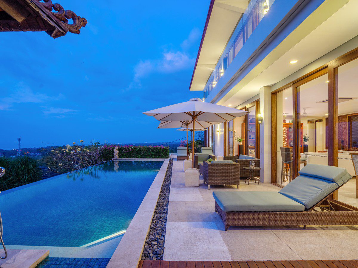 Panoramic views of the turquoise blue Indian ocean