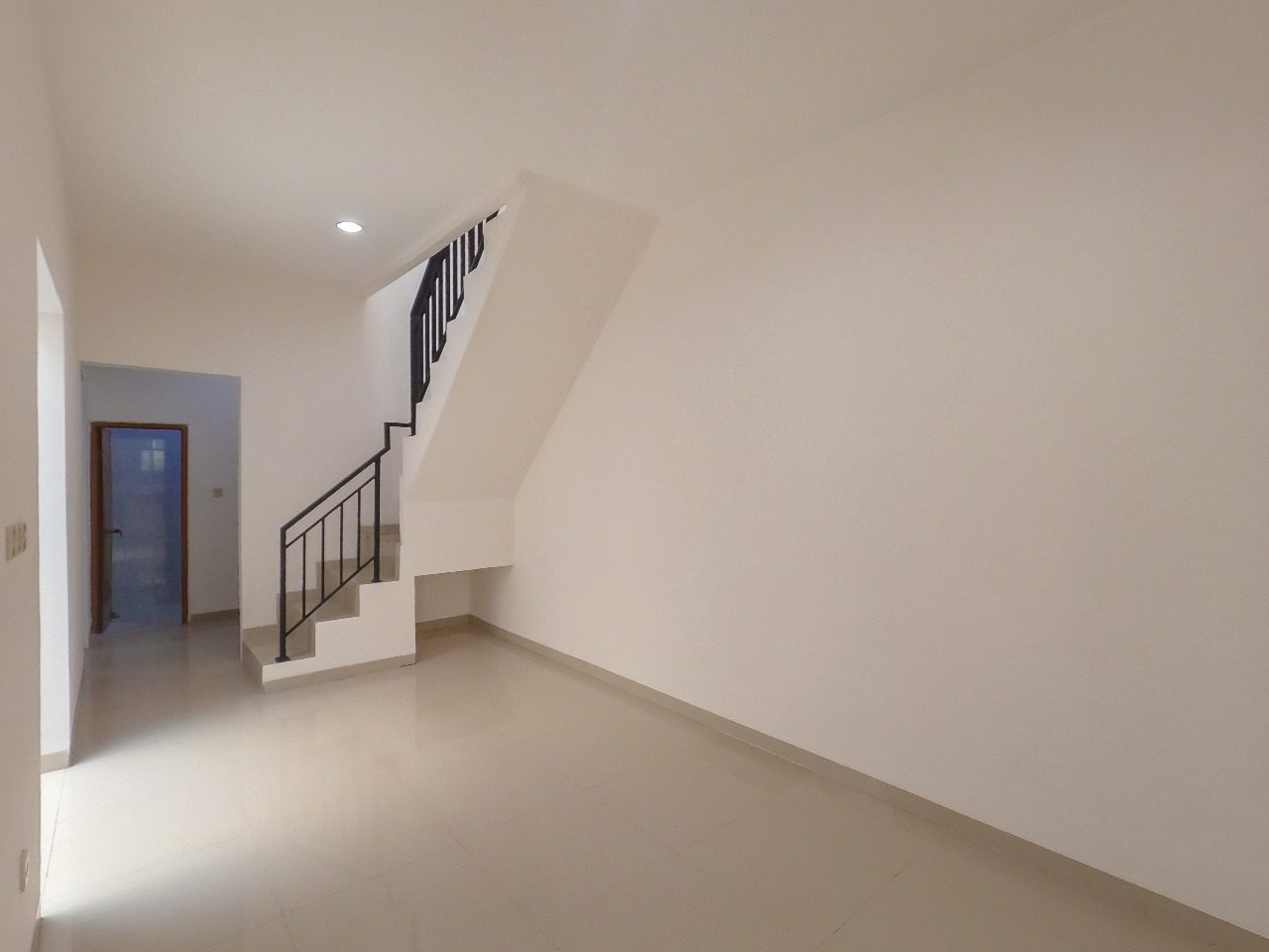 Rumah Baru Minimalis 2 Lantai di Royal Serpong: Desain Modern, Fasilitas Lengkap! - Foto 4