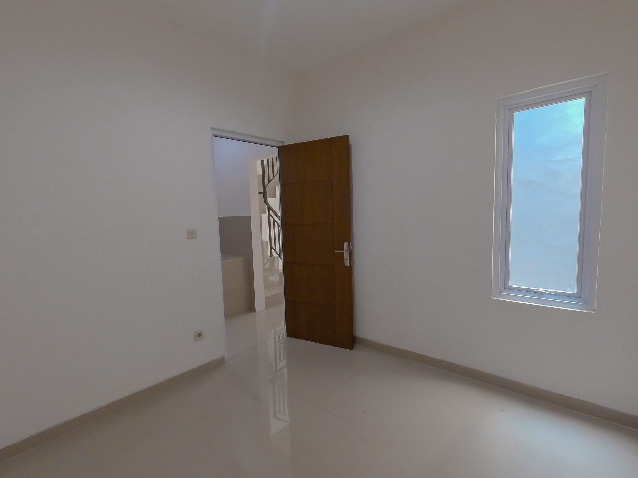 Rumah Baru Minimalis 2 Lantai di Royal Serpong: Desain Modern, Fasilitas Lengkap! - Foto 5