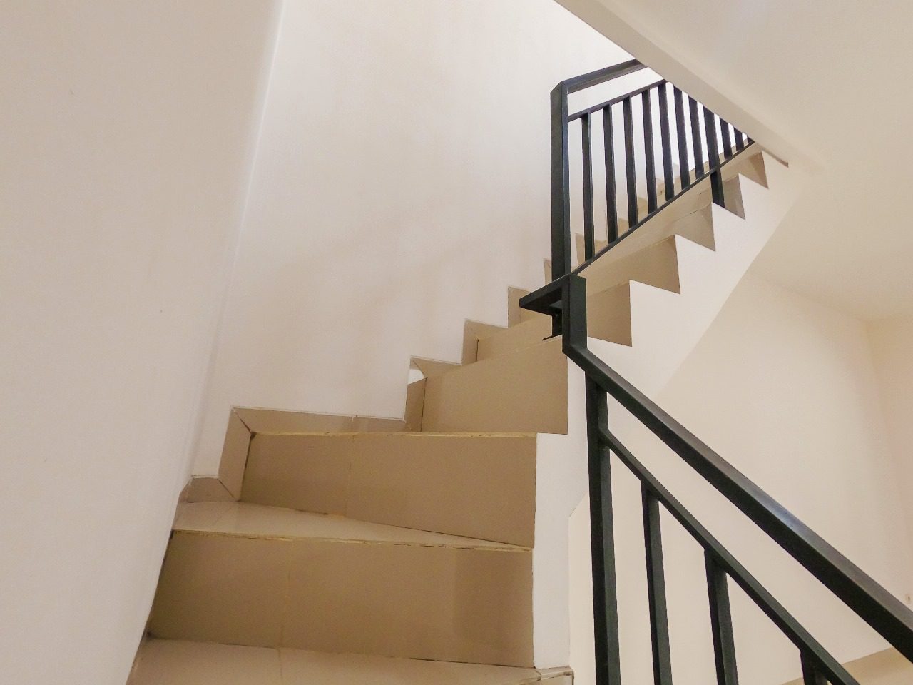 Rumah Baru Minimalis 2 Lantai di Royal Serpong: Desain Modern, Fasilitas Lengkap! - Foto 8