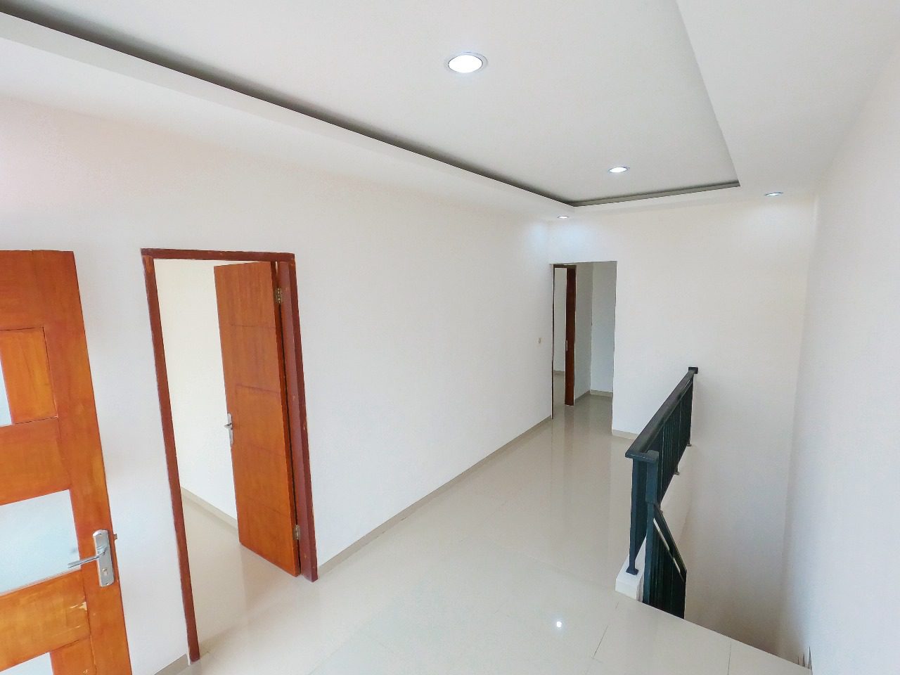 Rumah Baru Minimalis 2 Lantai di Royal Serpong: Desain Modern, Fasilitas Lengkap! - Foto 9