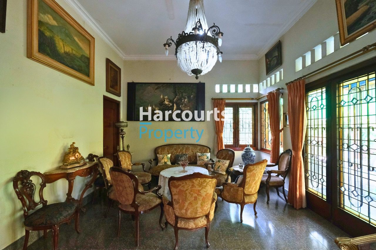 Dijual Rumah Klasik Lokasi Strategis Kawasan Elite Area Menteng - Foto 7