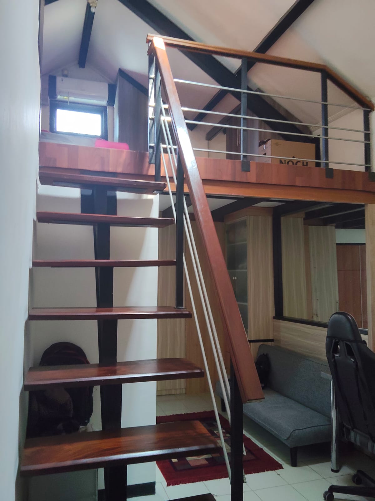 Rumah 2 Lantai Semi Furnished di Perumahan Mahkota Simprug, Tangerang - Foto 11